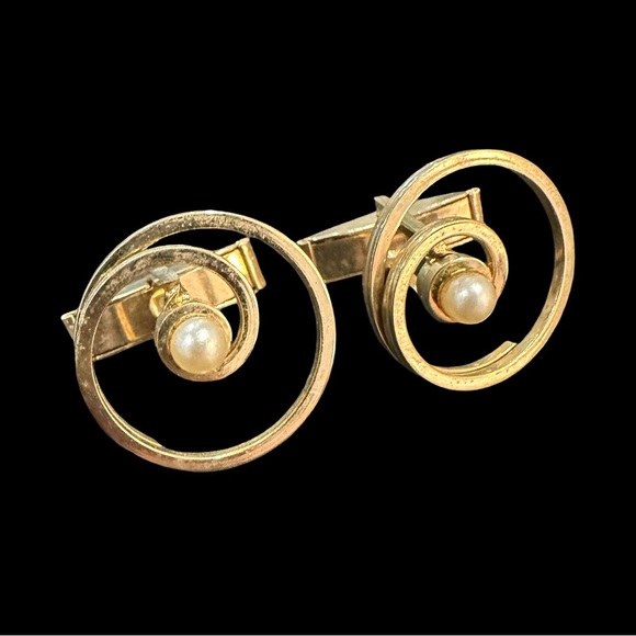 Vintage Cufflinks Gold Tone Faux Pearl Center Spiral Design - Picture 1 of 2